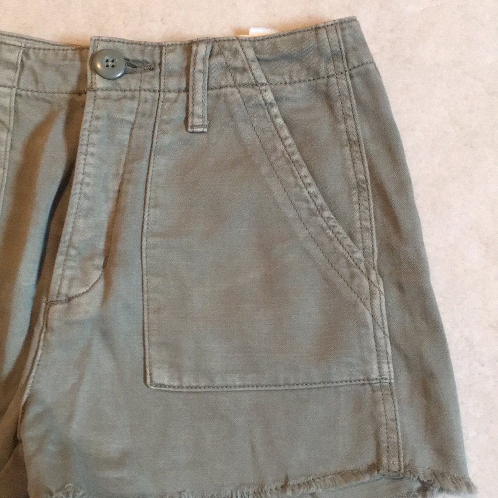 Shorts - Picture 3 of 4